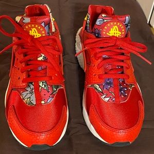 LIKE NEW WOMANS NIKE HUARACHE RUN PRINT ALOHA 7.5